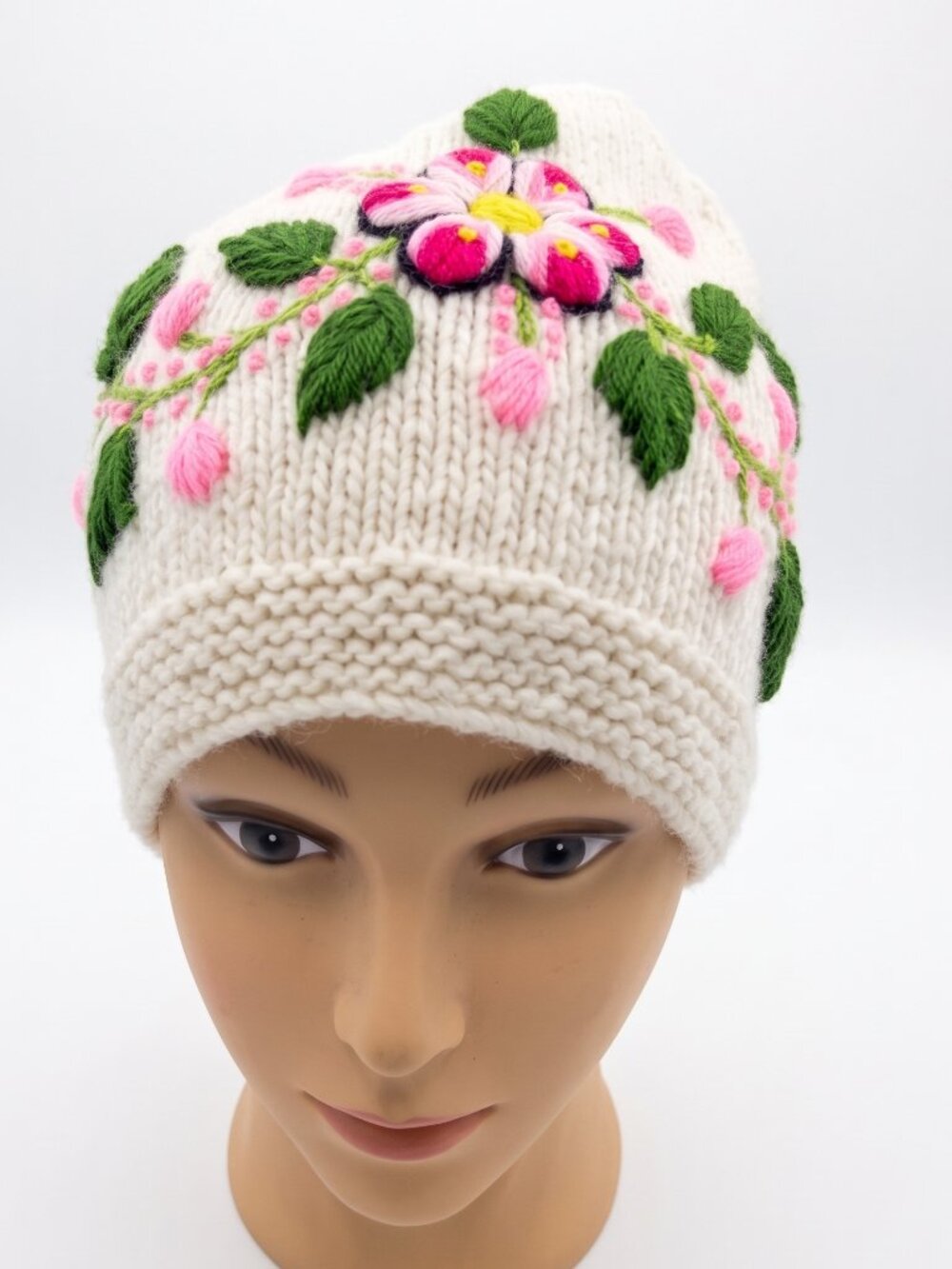 Handcrafted Andean Sheep's Wool Hat with Floral Embroidery (Cusco)
